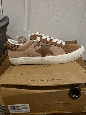 Vintage Havana Tan and Brown Star Accent Sneaker